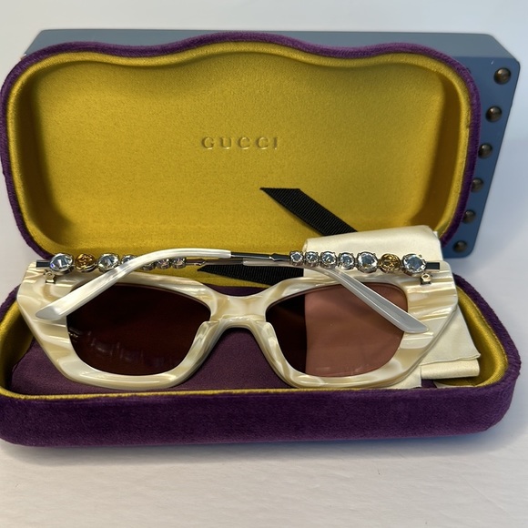 💯- New-Gucci Silver White ivory 0641 Crystal Cat Eye Runway Gg0641 Sunglass… - Picture 13 of 15